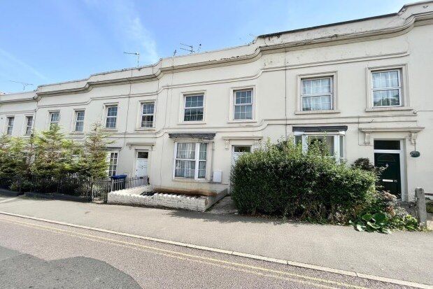 Thumbnail Flat to rent in 13 Tachbrook Road, Leamington Spa