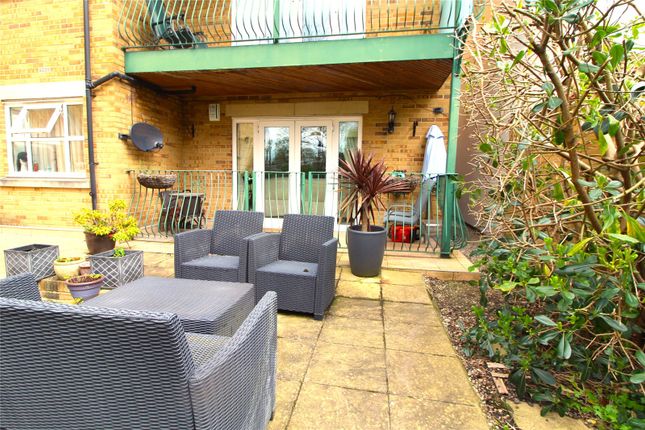 Flat for sale in The Ridgeway, Enfield, Middlesex