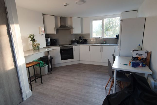 Flat 3, 19 Mundy Place, Cathays, Cardiff photo 4