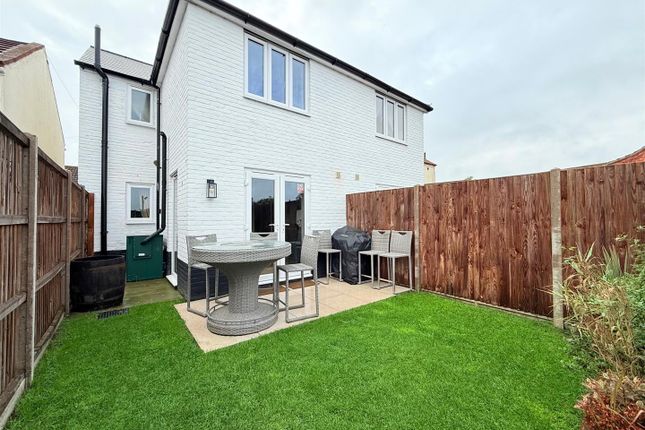 Vale Cottage, High Street, Great Yarmouth photo 3