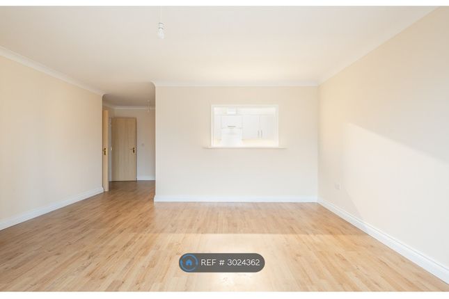Flat, Millennium Drive, London photo 5
