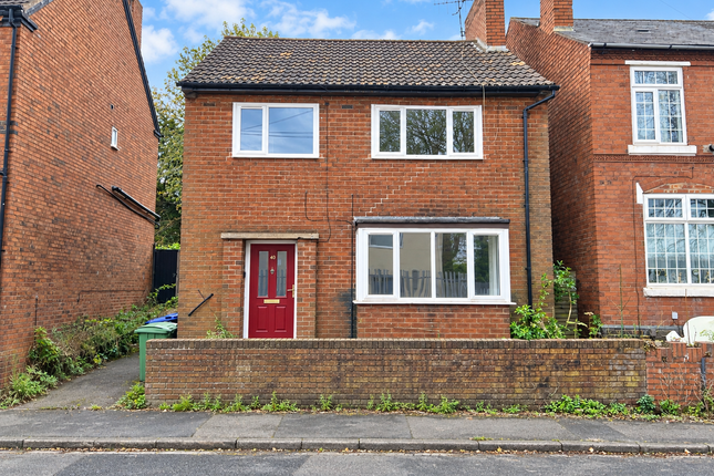 3-bed detached on 40 Valley Road, 40 Valley Road, Lye, Stourbridge, £79,000