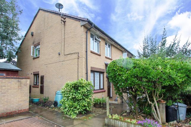 Thumbnail Maisonette for sale in Pippins Close, West Drayton