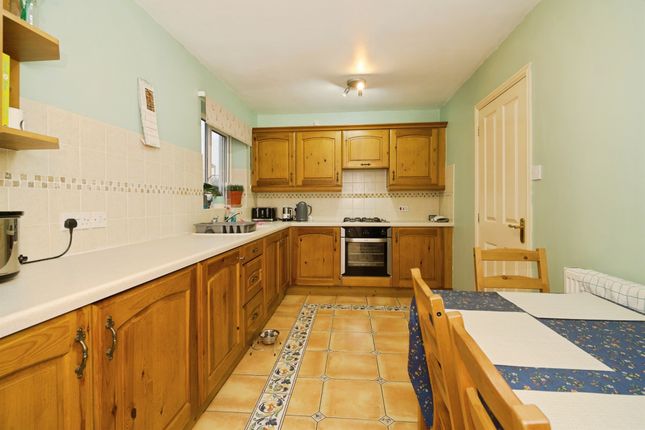15, Hammerton Farm Avenue, Wakefield photo 4