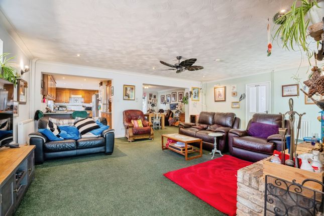 18, Woodlands Way, Suffolk photo 4