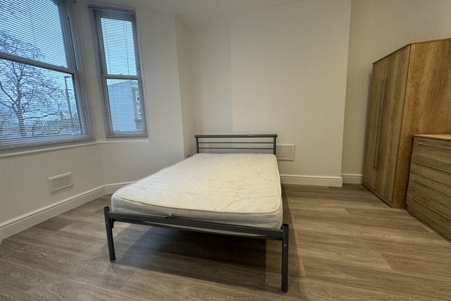 Flat to rent in Lavender Hill, Battersea