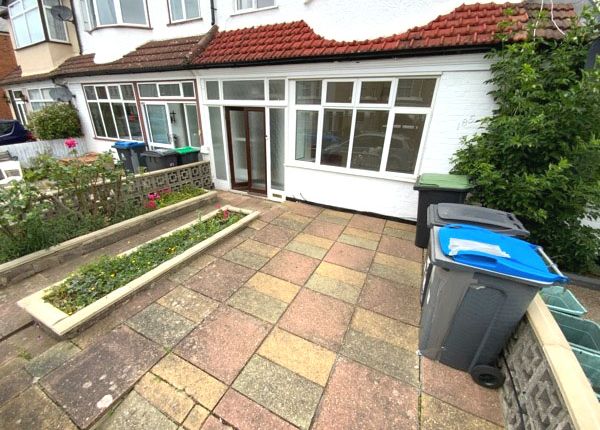 Thumbnail Terraced house to rent in Thornhill Road, Surbiton