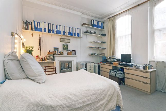 Flat for sale in Shaftesbury Avenue, London