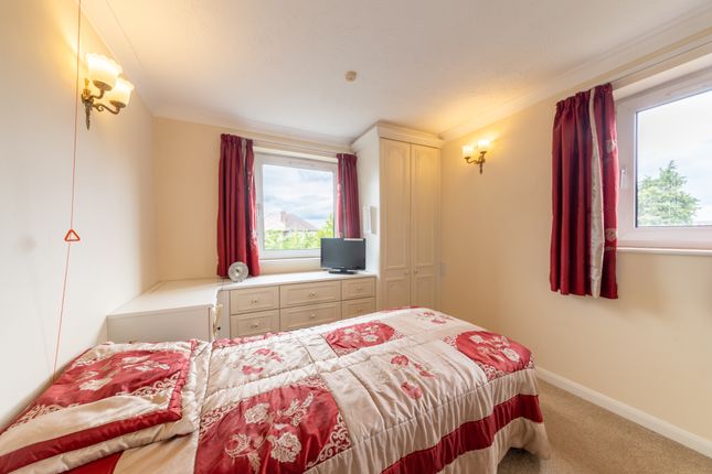 Flat for sale in Farnham Close, Whetstone