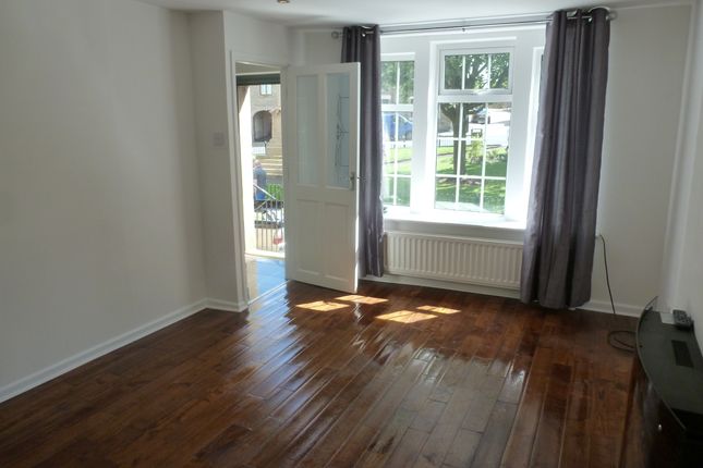 Cottage to rent in Queens Square, Hoddlesden
