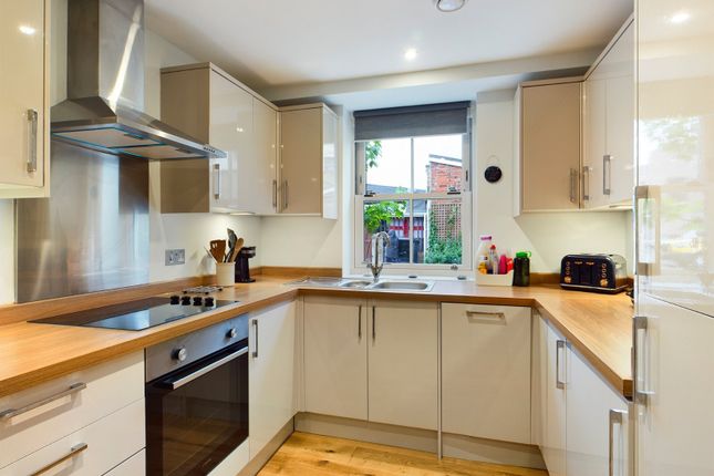 Flat 3,, Weybourne House, Chertsey photo 4
