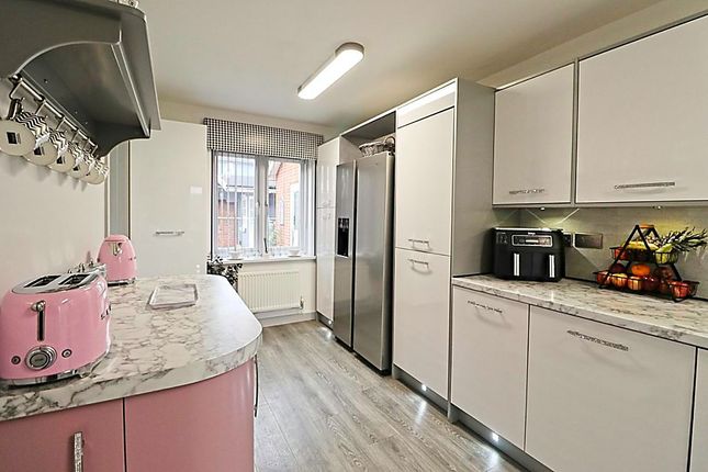 110, Barnmead Meadow, Grays photo 4