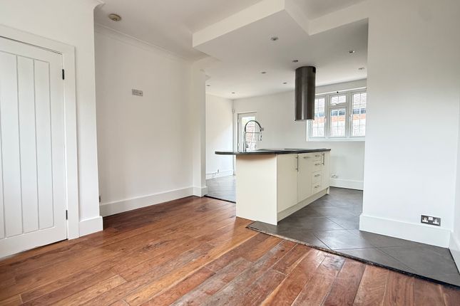 Heath Drive, Potters Bar photo 3