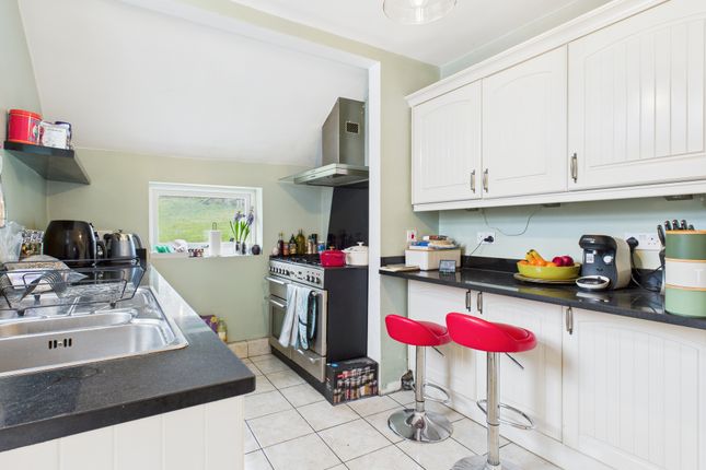 48 Coningsby Road, High Wycombe photo 4