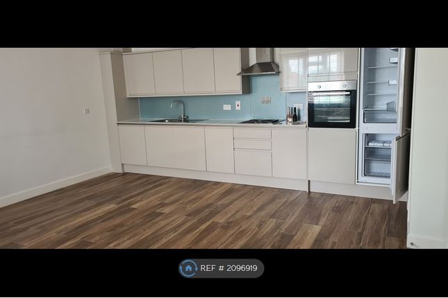 Thumbnail Flat to rent in Queensway, Bletchley, Milton Keynes