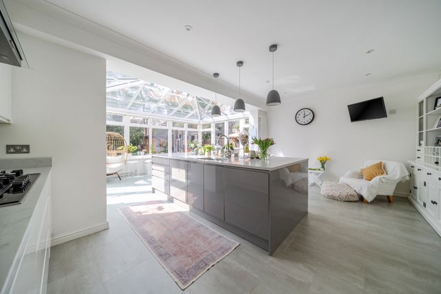 Fox Hill, 10, Walkers Ridge, Camberley photo 2