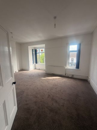 30, Murray Street, Llanelli photo 3