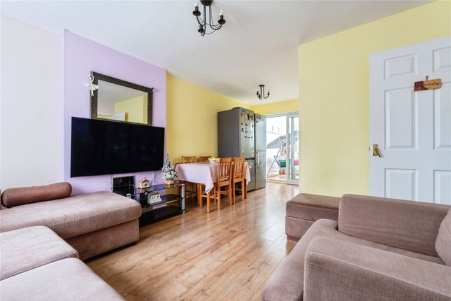 17, Lancaster Way, Leicester photo 3
