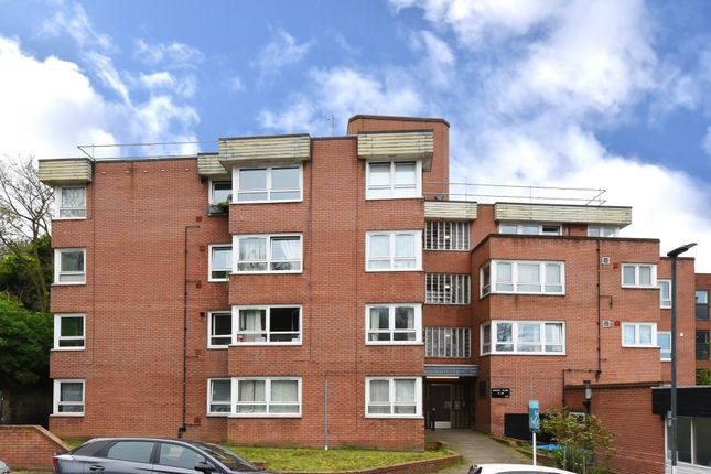 Thumbnail Flat for sale in Cleveley Close, Charlton