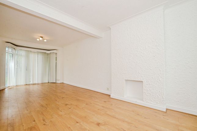 13, Bush Grove, Stanmore photo 3