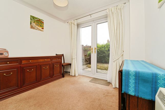 33, Glebe Farm Court, Cheltenham photo 4