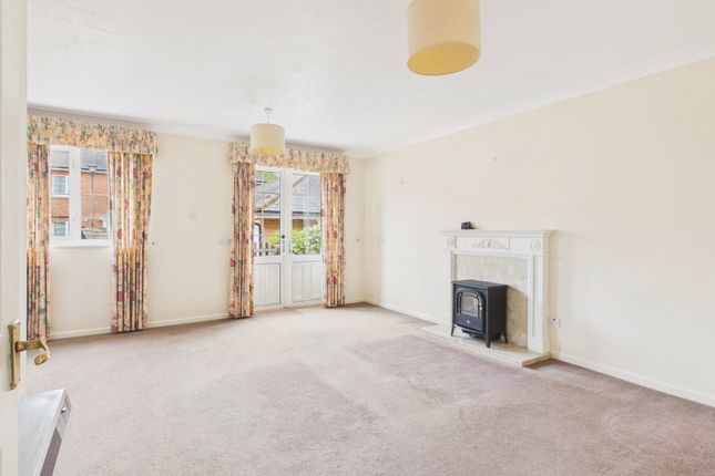 13, Stanford Orchard, Horsham photo 3