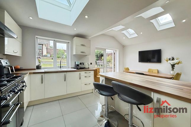 10, Queens Drive, Swadlincote photo 4
