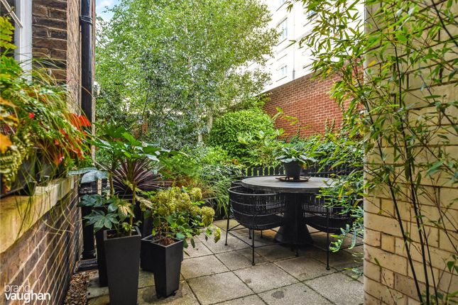 Flat for sale in Richmond Terrace, Brighton, East Sussex