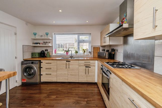 3, Smillie Place, Staffordshire photo 3