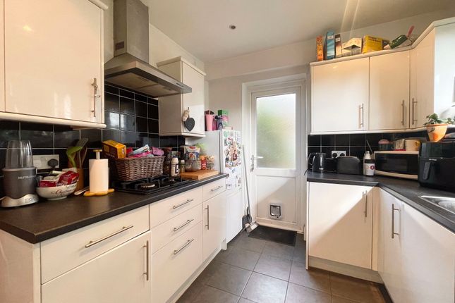 3 Bushfield Crescent, Edgware photo 4
