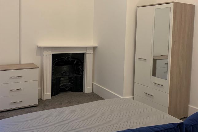 Room to rent in High Street, Barnstaple