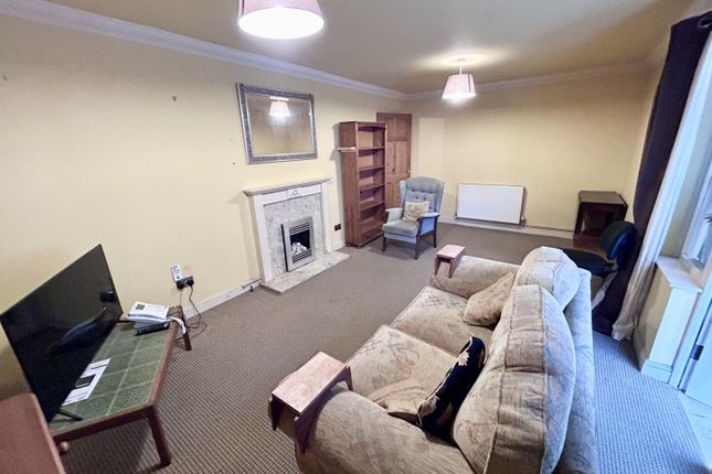 8, Withybed Close, Newport photo 3