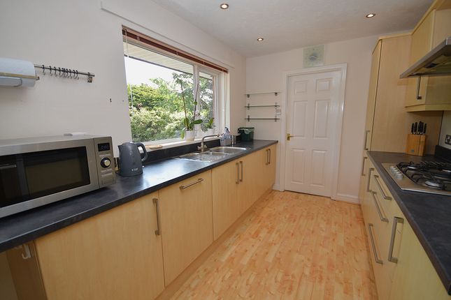 18 Sutherland Drive, Macclesfield photo 2