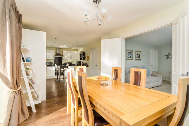 61 The Alders, Billingshurst photo 2