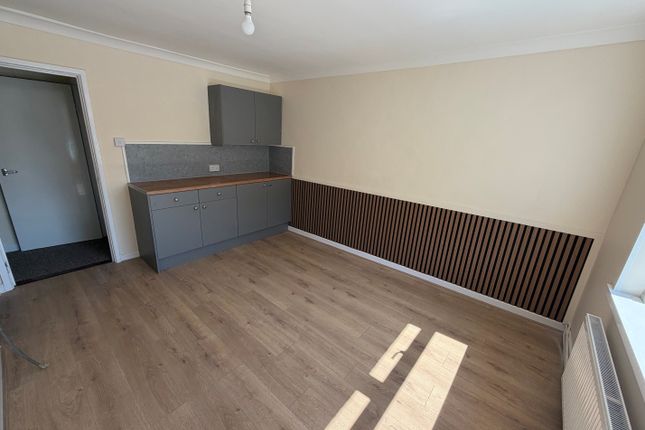 Flat 6, Firemans Court, Brynmawr photo 3