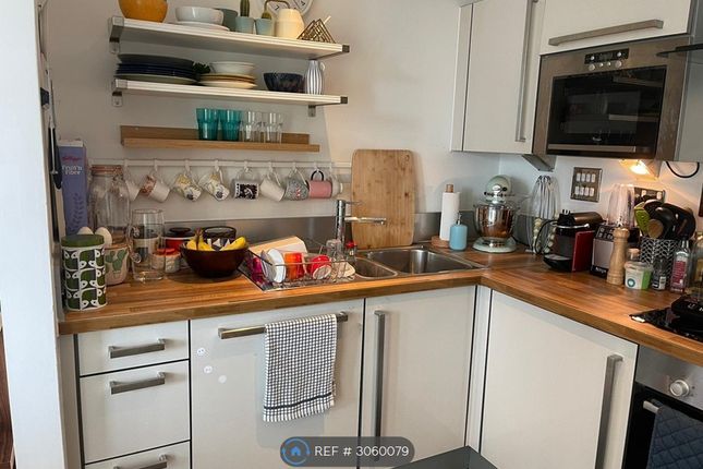 Flat, Elektron Tower Blackwall Way, London photo 4