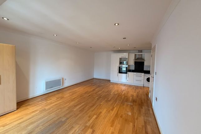 Flat 3, Penshurst Gardens, Edgware photo 3