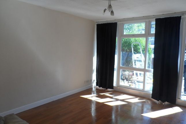 149 Carey Gardens, London photo 3