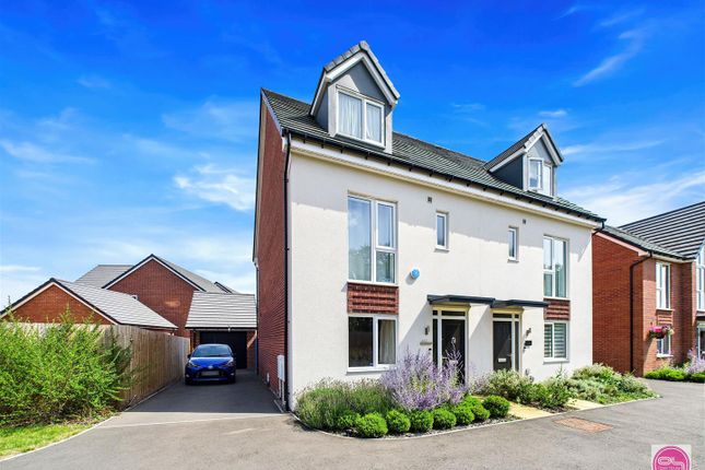 122, Rowan Drive, Burton on Trent photo 2