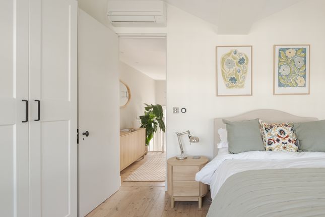 Flat C, 241, New North Road, London photo 4