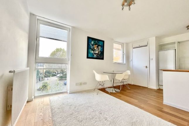 Asher Way, London photo 5