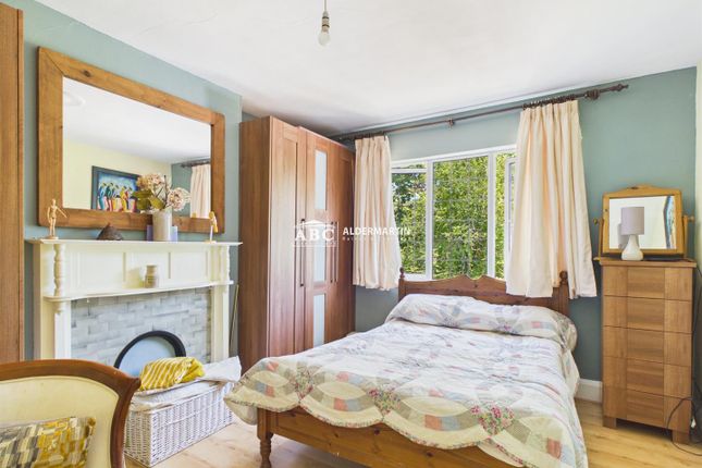 60, Whitchurch Gardens, Canons Park/Edgware photo 4