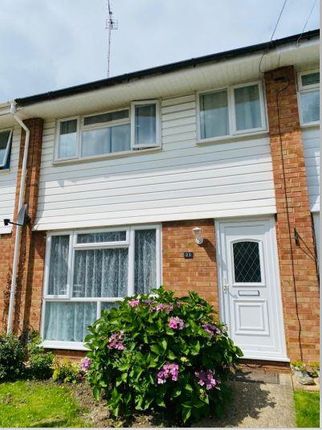 Thumbnail Terraced house to rent in Reynards Close, Wokingham