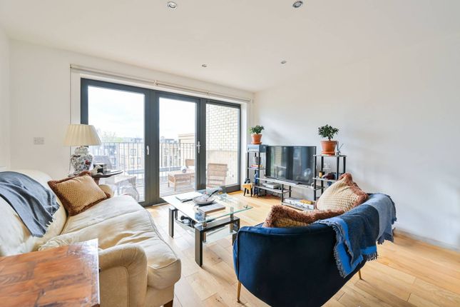 Flat for sale in Bramah Road, Oval, London