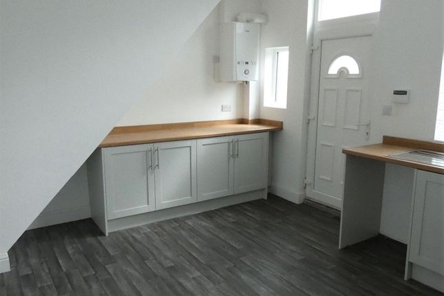 60 Moorcroft Drive, Bradford photo 3