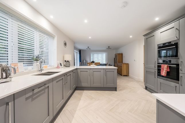 2, Heatherfields Way, Bordon photo 4