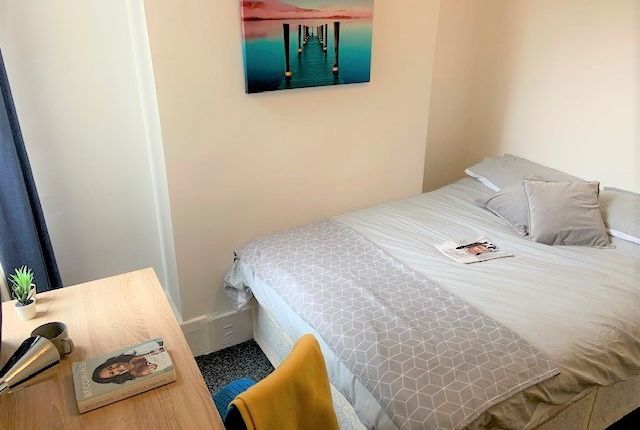 Thumbnail Room to rent in The Polygon, Southampton