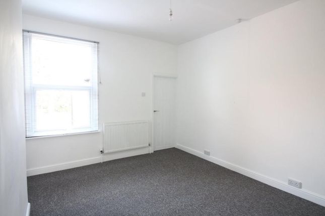 18, Vincent Road, WORCESTER photo 4