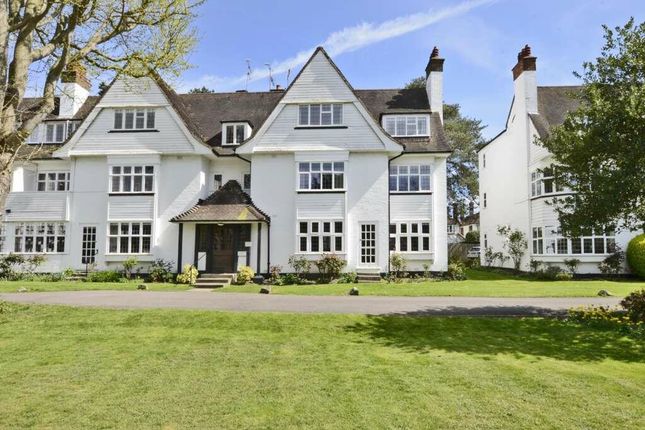 9 Raleigh House, Watts Road, Thames Ditton photo 2