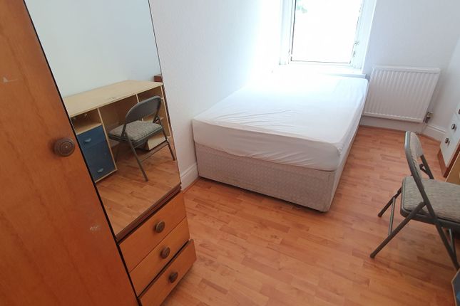 24 Ruthin Gardens, Cardiff photo 5